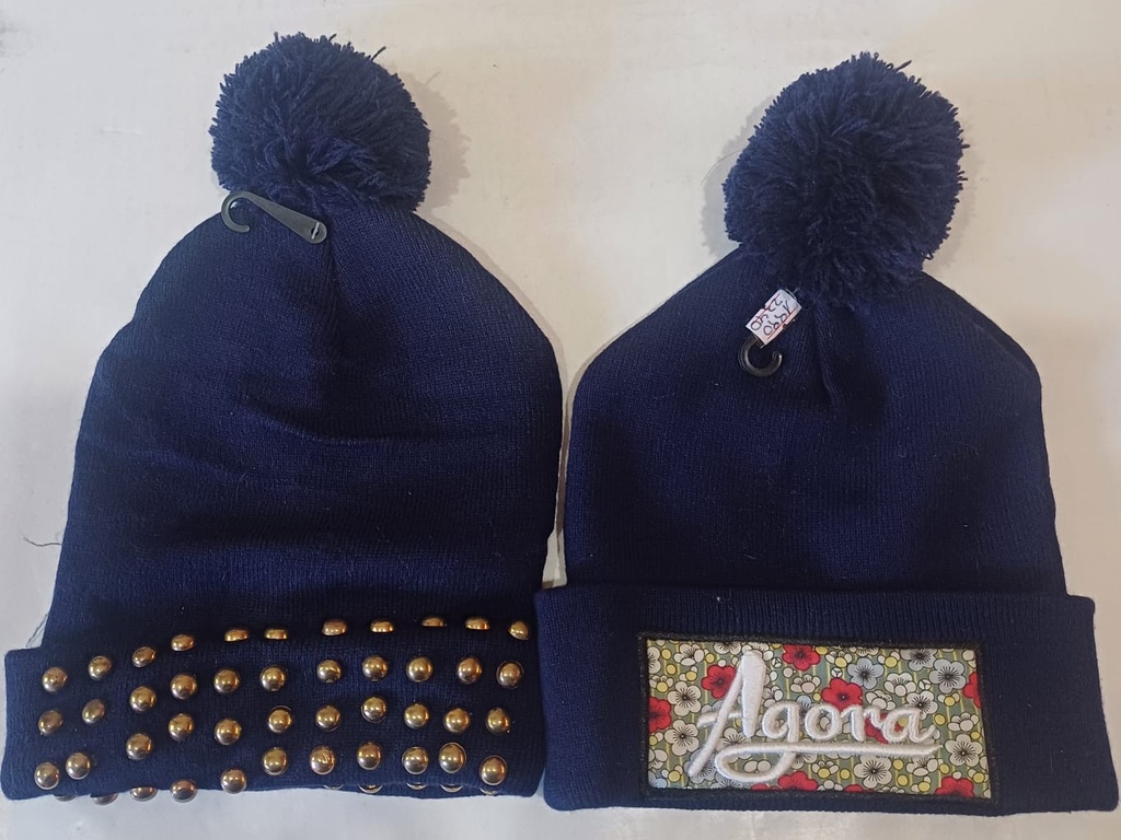 [ART1835] GORRO ADULTO C/TACHAS O ETIQUETA Y POMPON